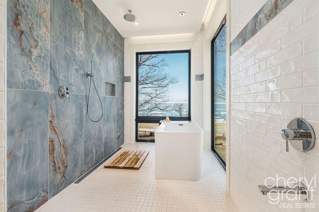 Suite 2-Japanese Shower Hall | Image 55