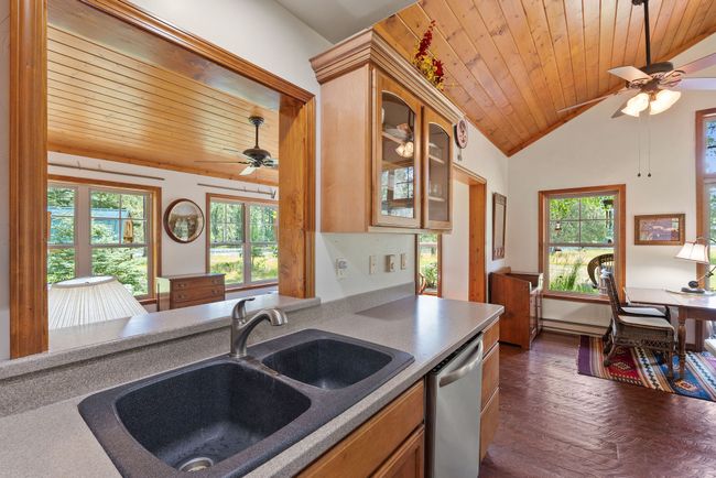 Galley Kitchen | Image 14