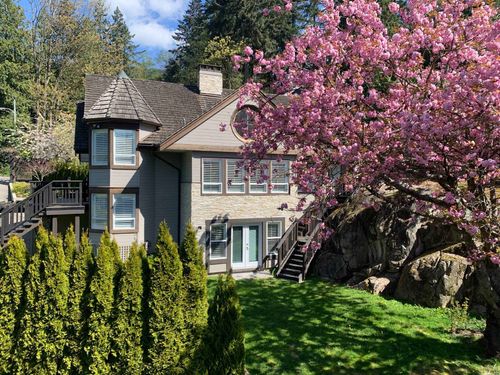 4001 Rose Cres, West Vancouver, BC, V7V2N6 | Card Image