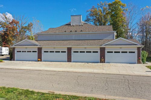 895 Watercress Ln, Fenton, MI, 48430-4175 | Card Image