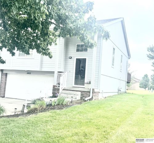 11605 Jefferson Cir, Omaha, NE, 68137-5709 | Card Image