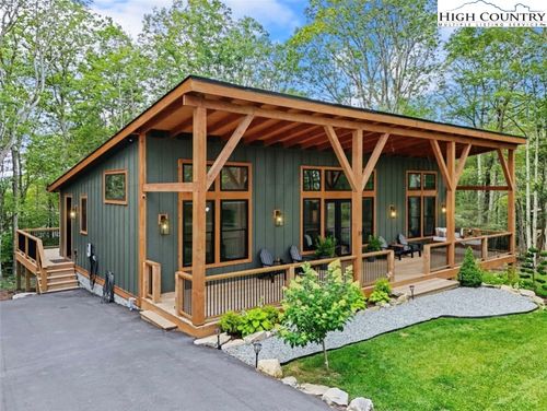 10 Maple St, Newland, NC, 28657-8181 | Card Image