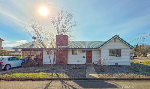 207 Rose Ln, Yreka, CA, 96097-3335 | Card Image