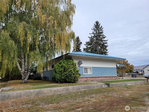 615 5th Ave, Oroville, WA, 98844-9260 | Card Image