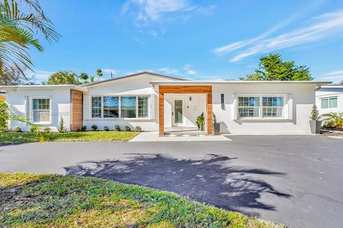19540 Ne 18th Ct, Miami, FL, 33179-3656 | Card Image
