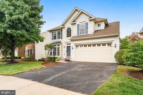8152 Tillinghast Ln, GAINESVILLE, VA, 20155-3823 | Card Image