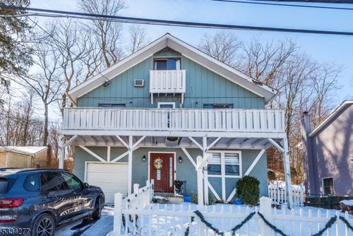 208 Maxim Dr, Hopatcong, NJ, 07843-1944 | Card Image