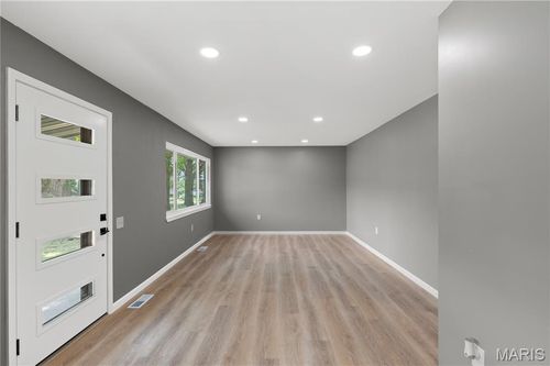 2395 Stirrup Ln, Florissant, MO, 63033-2310 | Card Image