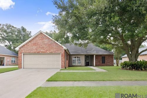 17204 Fountainbleau Dr, Prairieville, LA, 70769-5372 | Card Image