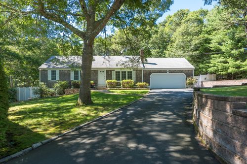 35 Sharon Cir, Osterville, MA, 02655-1251 | Card Image