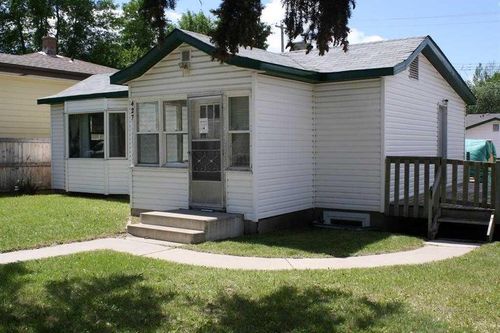 427 2 Street W, Brooks, AB, T1R0E8 | Card Image