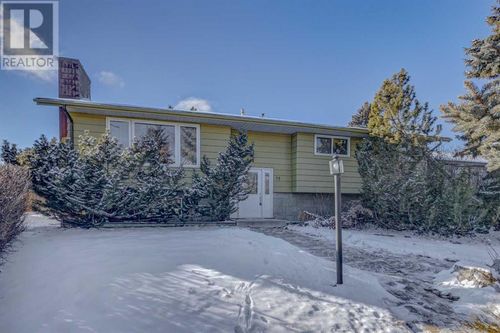 17 Crocus Cres, Cochrane, AB, T4C1E2 | Card Image