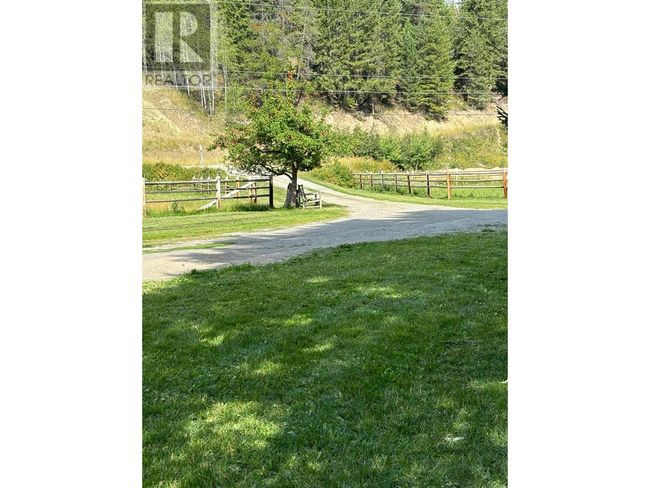 2690 Peasley Rd, House other with 5 bedrooms, 2 bathrooms and 2 parking in Jaffray BC | Image 46