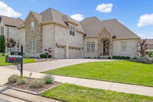 126 Thornwood Pl, Hendersonville, TN, 37075-4631 | Card Image
