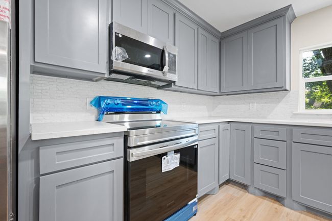 310 N Walnut St, House other with 3 bedrooms, 2 bathrooms and null parking in Cleburne TX | Image 9