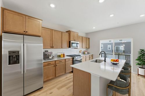 1524 Traverse Pt, Saint Paul, MN, 55122 | Card Image