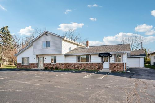 4646 S 124th St, Greenfield, WI, 53228-2414 | Card Image