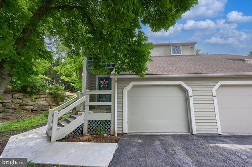 2005 Meadow Gln, WYOMISSING, PA, 19610-2717 | Card Image