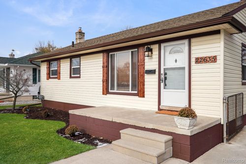 22635 California St, Saint Clair Shores, MI, 48080-2406 | Card Image