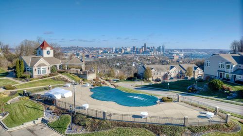 379 Southwind Ln, Ludlow, KY, 41016-1714 | Card Image