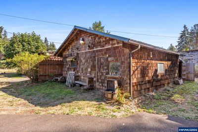 215 4th St, House other with 3 bedrooms, 2 bathrooms and null parking in Scotts Mills OR | Image 3