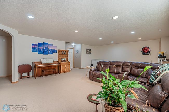 Family Room | Image 30