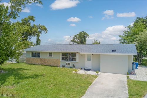 372 Park Lane Dr, NORTH FORT MYERS, FL, 33917-3463 | Card Image