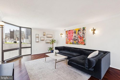 7b-2018 Walnut St, PHILADELPHIA, PA, 19103-5608 | Card Image