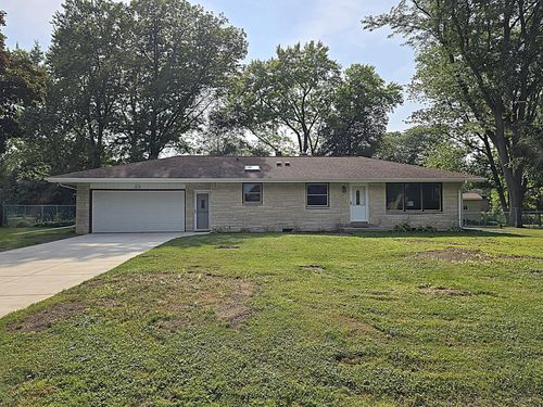 W154N8167 Valley View Drive, Menomonee Falls, WI, 53051 | Card Image
