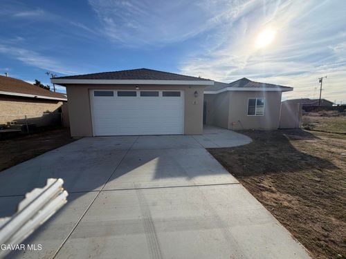 9200 Evelyn Ave, California City, CA, 93505-1202 | Card Image