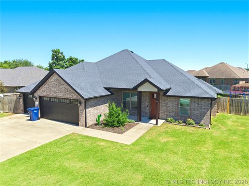 909 Carter Ct, Siloam Springs, AR, 72761-7650 | Card Image