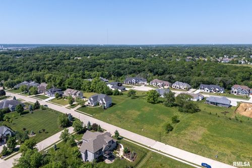 5088 Woody Creek Ln, Bettendorf, IA, 52722-2491 | Card Image