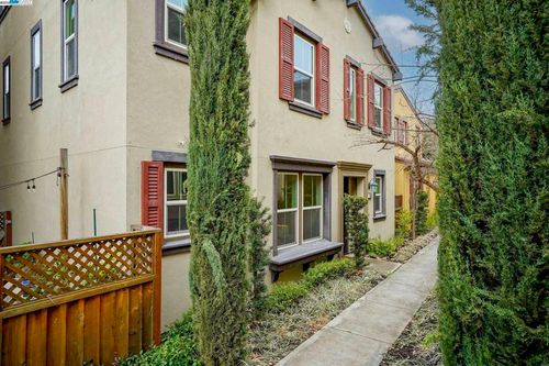 3105 Vittoria Loop, Dublin, CA, 94568-2577 | Card Image