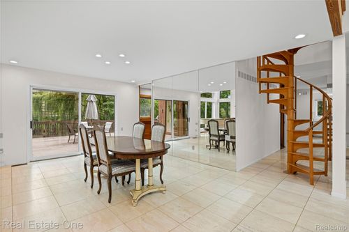 2276 Shore Hill Dr, West Bloomfield, MI, 48323-1966 | Card Image