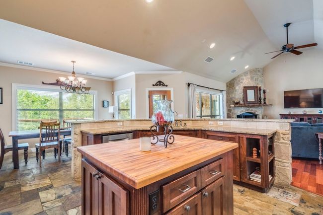 421 Huck Finn Trl, House other with 4 bedrooms, 3 bathrooms and 5 parking in Dripping Springs TX | Image 11