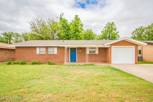 815 Cedar St, Floydada, TX, 79235-3607 | Card Image