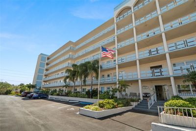 Welcome to Kenmore House at Town Shores of Gulfport. | Image 1