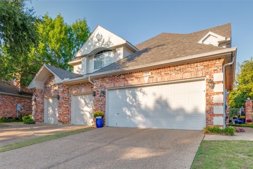 529 Lochngreen Trl, Arlington, TX, 76012-3453 | Card Image