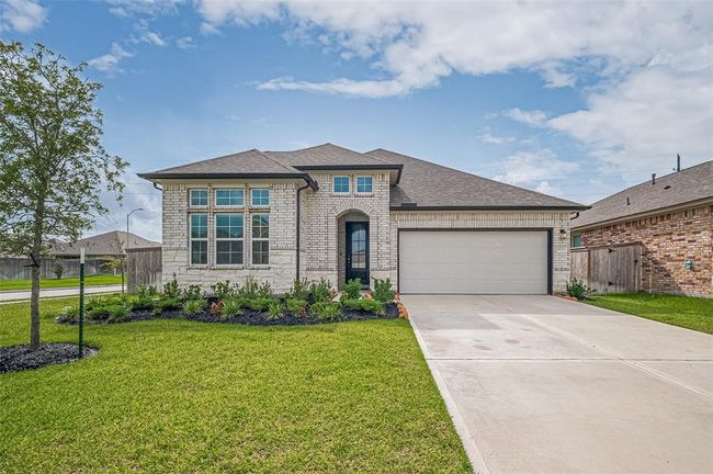 Beautiful one story Ashton Woods Cheyenne one story with HIGH ceilings | Image 5