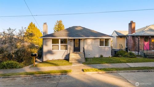 2332 17th Ave S, Seattle, WA, 98144-5106 | Card Image