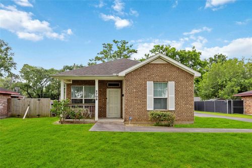 2709 Virginia St, La Marque, TX, 77568-3833 | Card Image