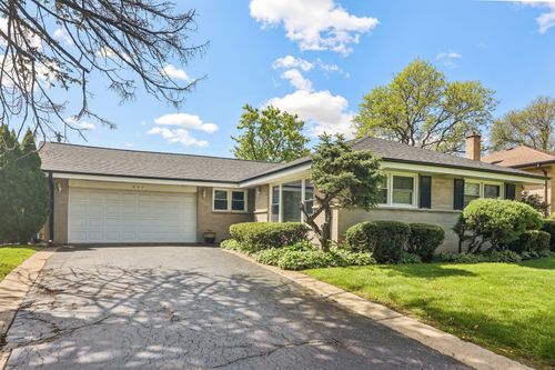 807 E Golfview Dr, Mount Prospect, IL, 60056-4324 | Card Image