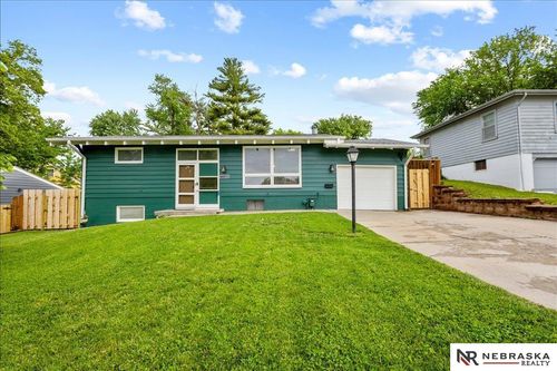 7718 Seward St, Omaha, NE, 68114-1746 | Card Image
