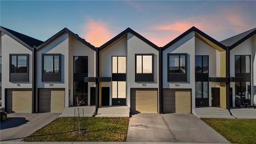 102 Lametti Dr, Fonthill, ON, L0S1E6 | Card Image