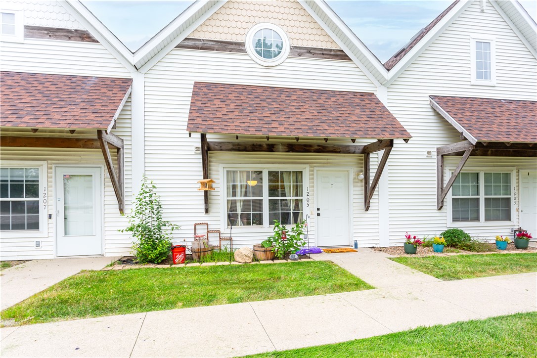 10th Ave, Altoona, IA 50009
