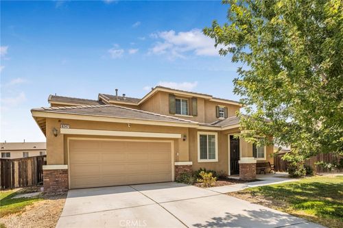 8247 Cleveland Ave, Oak Hills, CA, 92344-7007 | Card Image