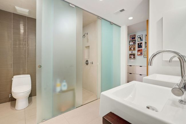 UNIT-2S - 2041 W Roscoe St, Condo with 3 bedrooms, 2 bathrooms and 1 parking in CHICAGO IL | Image 25