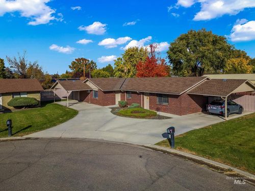 210 N Park Ave, Fruitland, ID, 83619 | Card Image