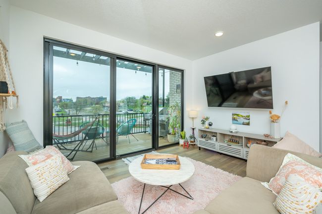 1327 Keosauqua Way, Condo with 2 bedrooms, 3 bathrooms and null parking in Des Moines IA | Image 5