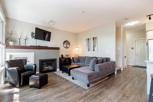 21-20326 68 Ave, Langley, BC, V2Y0E3 | Card Image